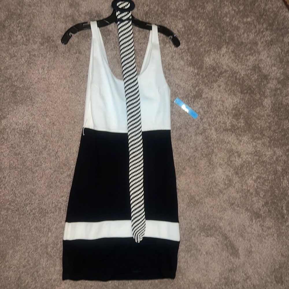 NWT “Alice + Olivia by Stacey Bendet” S black/white color block shift dress.